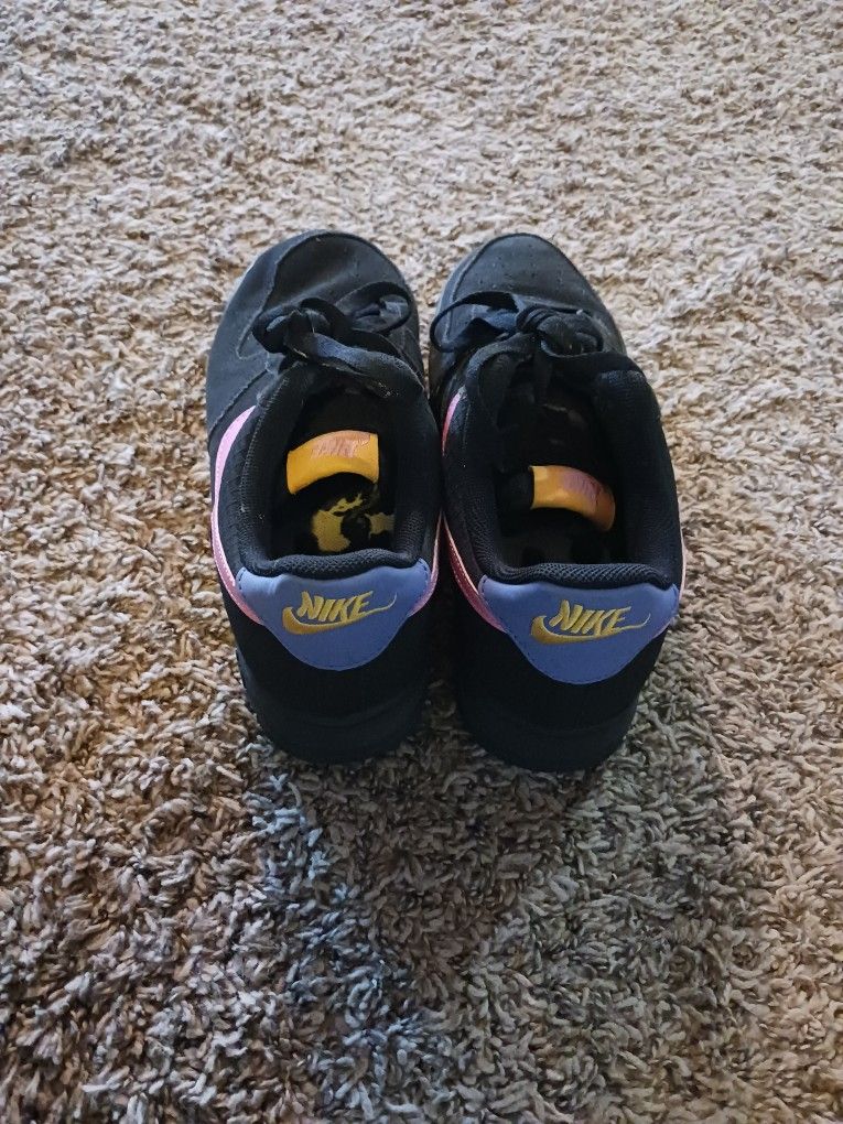 Clean Like New Mens Nike Size 9.5 Asking $50 Paid Over $100 Must Pick Up Broadway And APACHE BUCKEYE AZ CASH ONLY PLS THANKS 😊 Check Out My Page