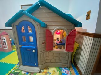 LITTLE TIKES PLAYHOUSE