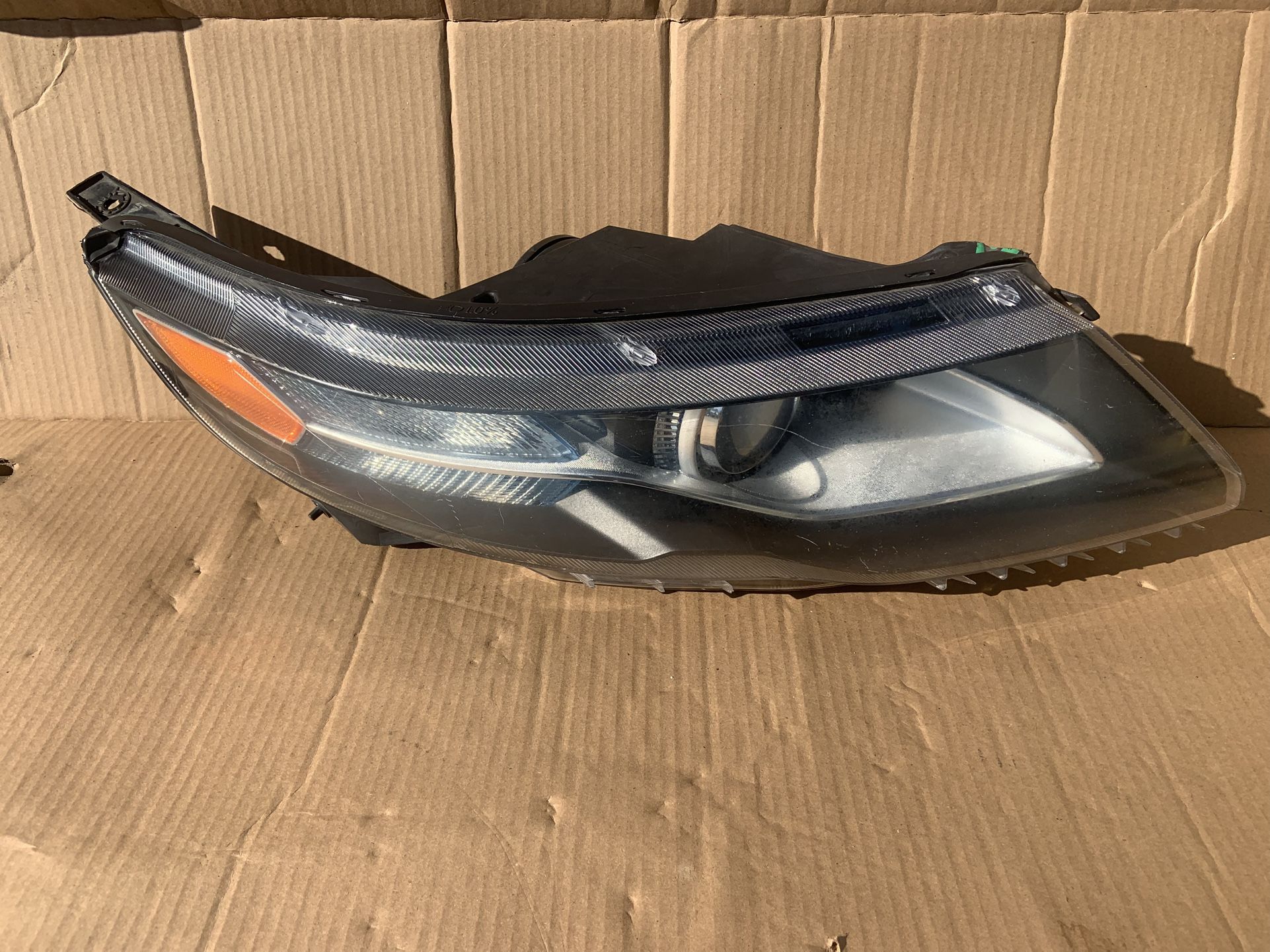 Right Headlight Chevy Volt 2011-15