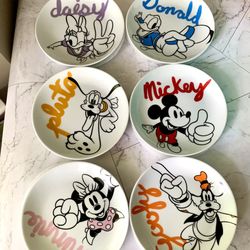 Disney Mickey Mouse & Friends ceramic 6 IN Appetizer Plates