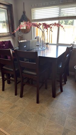 7 Piece Dinning set Great condition