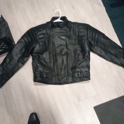 Like New ) Top Gear Leather Motorcycle Riding Jacket No Rips No Tears And No Holes It's Like Brand New Size 46 I'm Asking $75 No More No Less  I