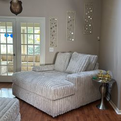 Stupendous Oversized Chair. 🚚WE DELIVER🚚