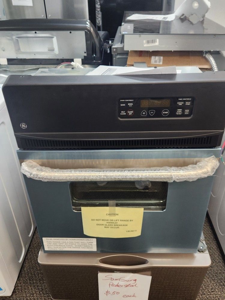 24 in. Single Electric Wall Oven Self Cleaning in Stainless Steel