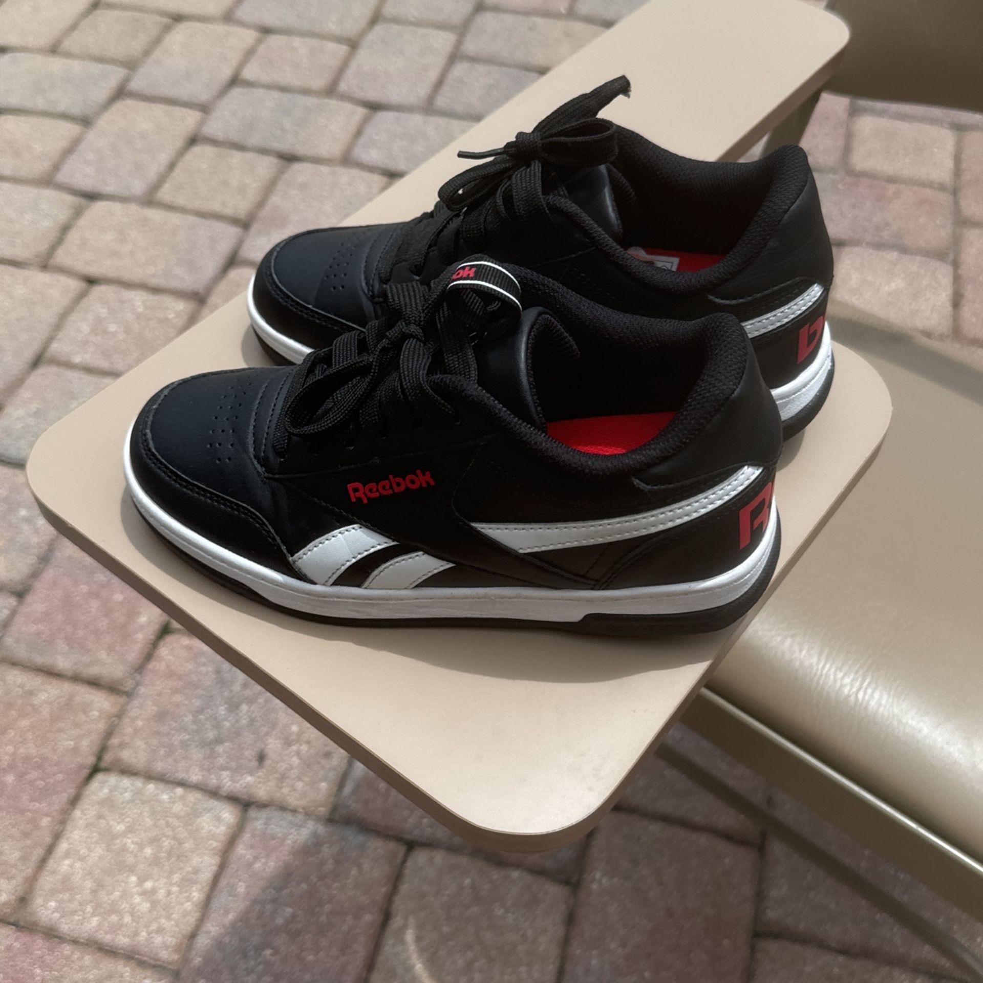 Reebok Heelys Size 5 Kids