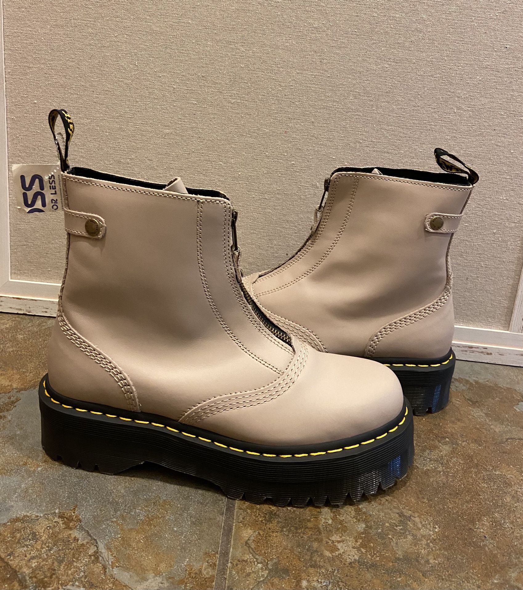NWT Dr. Marten Size 10 Jetta Platform Boots