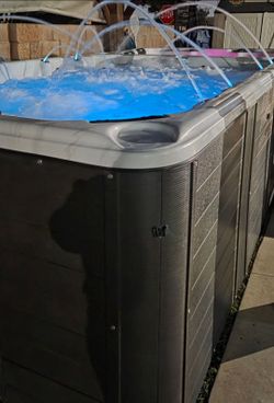 Large Hot Tub Spa Swimspa Jacuzzi