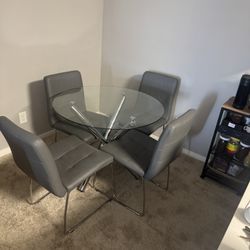 $200 Dining Table And Chairs