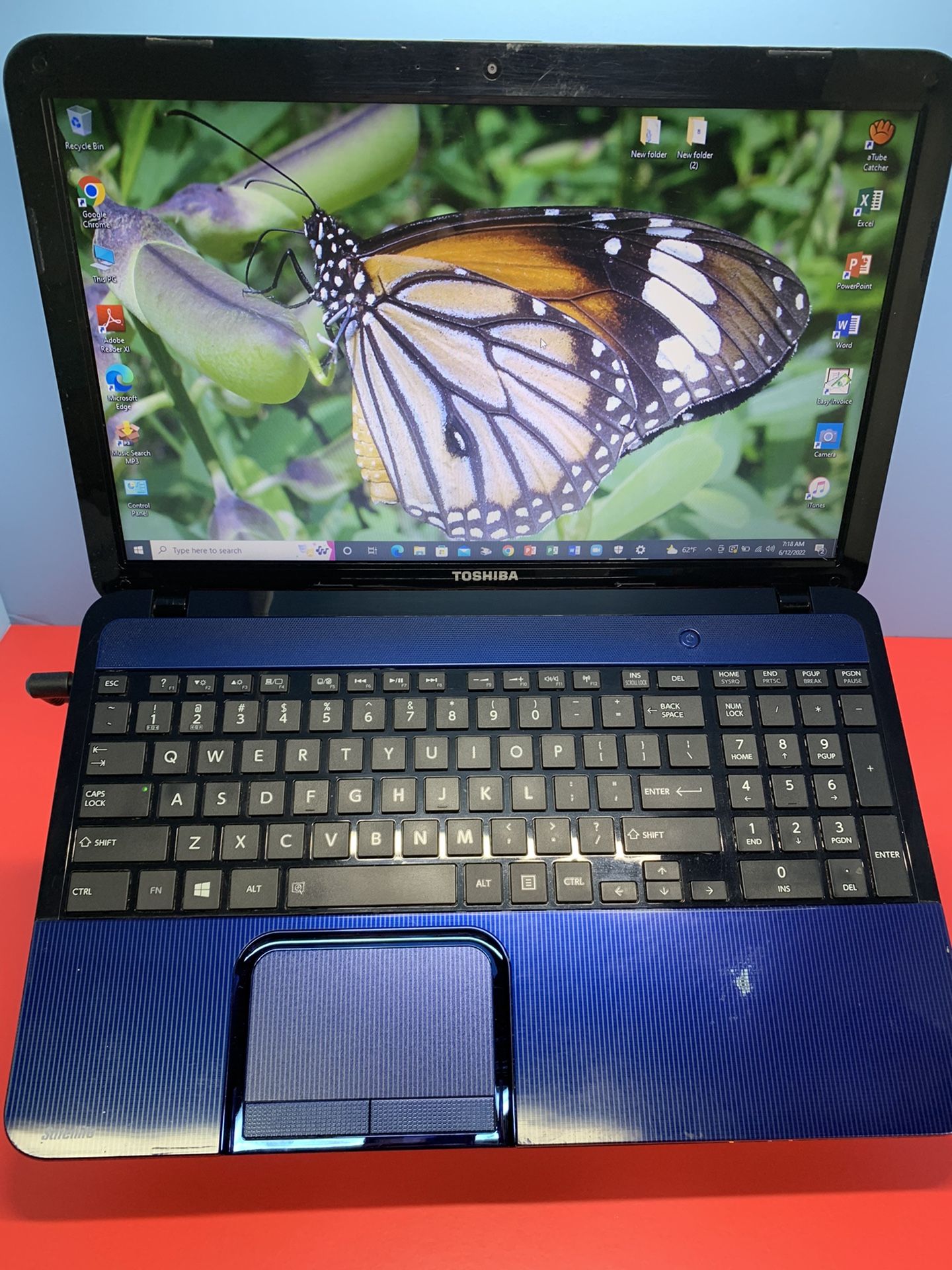 ..TOSHIBA SATÉLITE . .L855S….120 GB SSD...6.0 RAM . READY FOR CLASSES ON LINE OR WORK FROM HOME