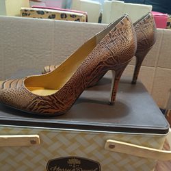 Size 7 and 1/2  Pumps   -new Italian Leather