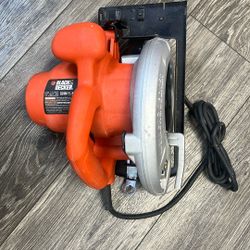 Saw black And decker