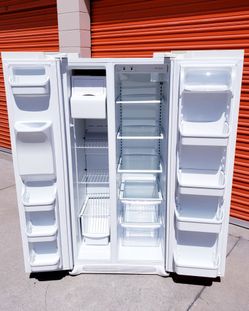 Refrigerator Side by Side Frigidaire 23 CuFt Free Delivery Super Clean Works Perfectly