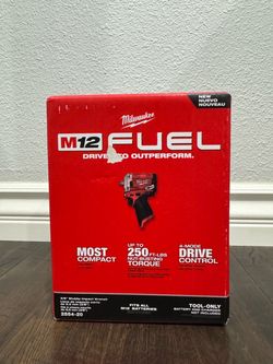 Milwaukee M12 FUEL 3/8" Stubby Impact Wrench