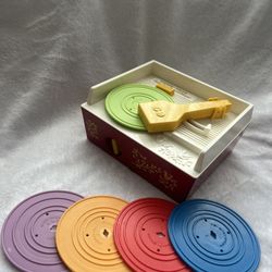 Fisher Price Classics - Record Player - Retro, Tactile Interactive Retro Toy for Kids, Girls, Boys, Toddlers, Baby