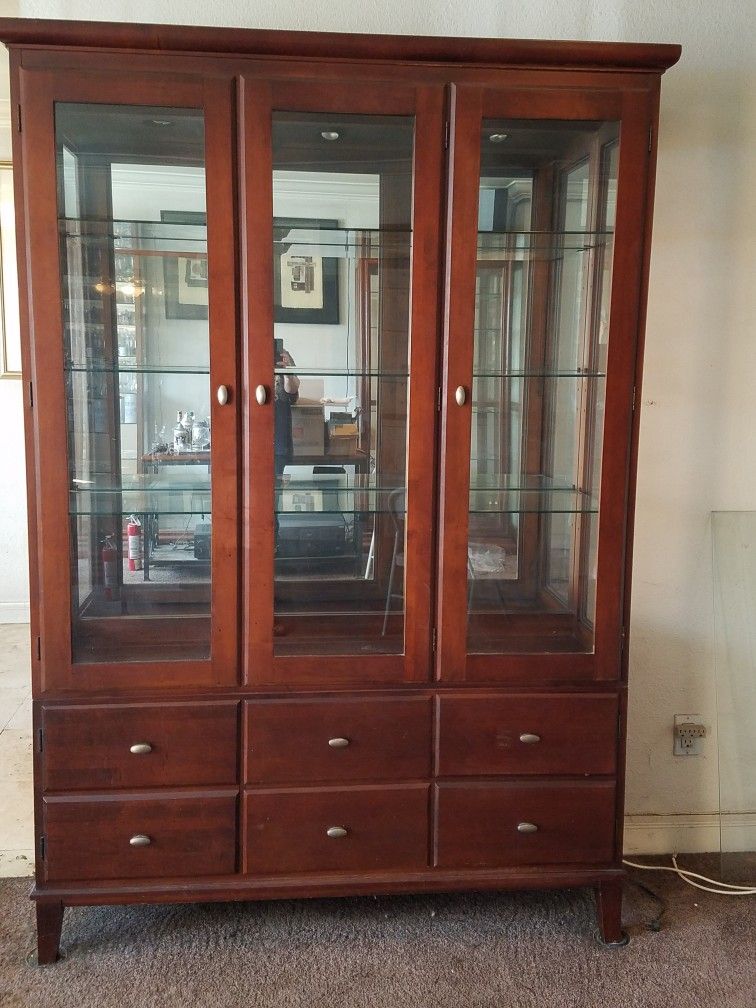 Ethan Allen Horizon China Cabinet with Lights