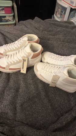 Women’s Tennis Shoes