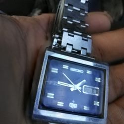 Vintage 1970 Seiko Manhattan blue dial watch