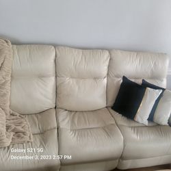Selling couch and coffee table 