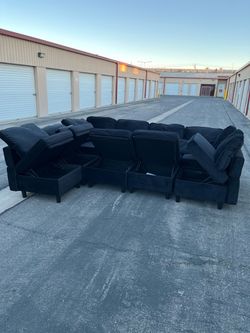Brand new 9 piece black modular sectional with storage ( can deliver for $10 )