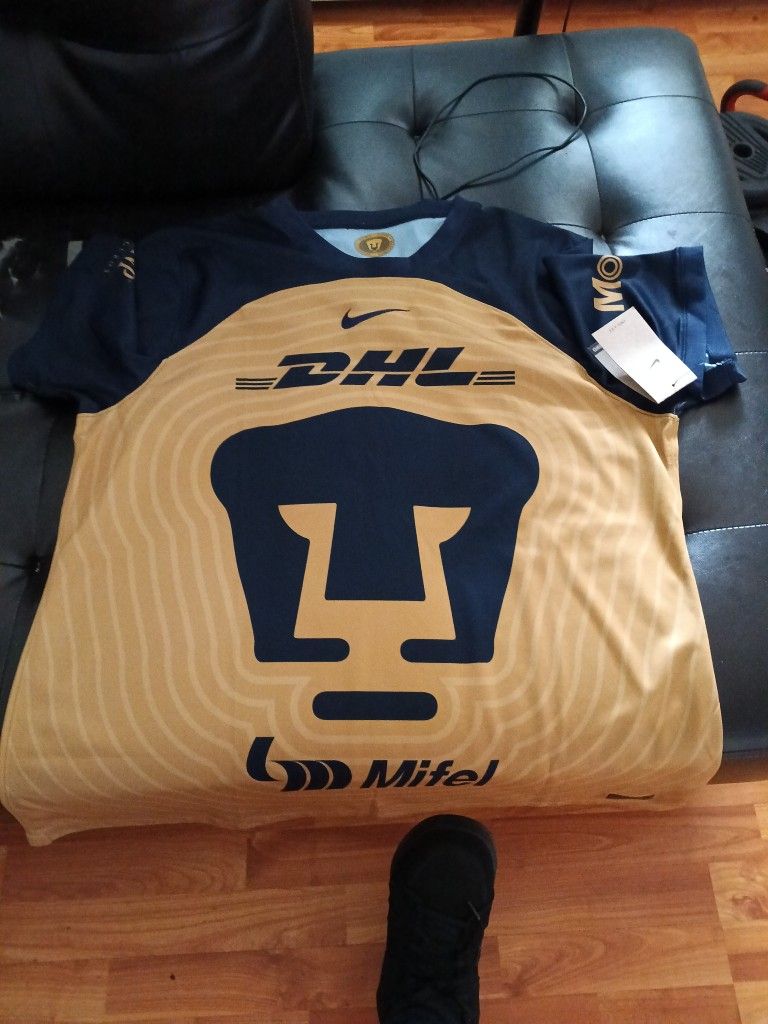 New XL Pumas UNAM Jersey 