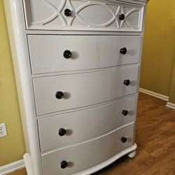 Clean and Nice White 5 Drawer Chest / Tall Dresser.