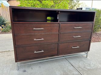 Modern Dresser Chest of Drawers Furniture Great Condition