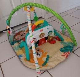 CLEAN Bright Starts tummy time play mat activity center with kicking piano $15 FIRM