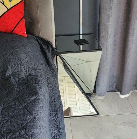 Modern Mirror Night Stands (2)