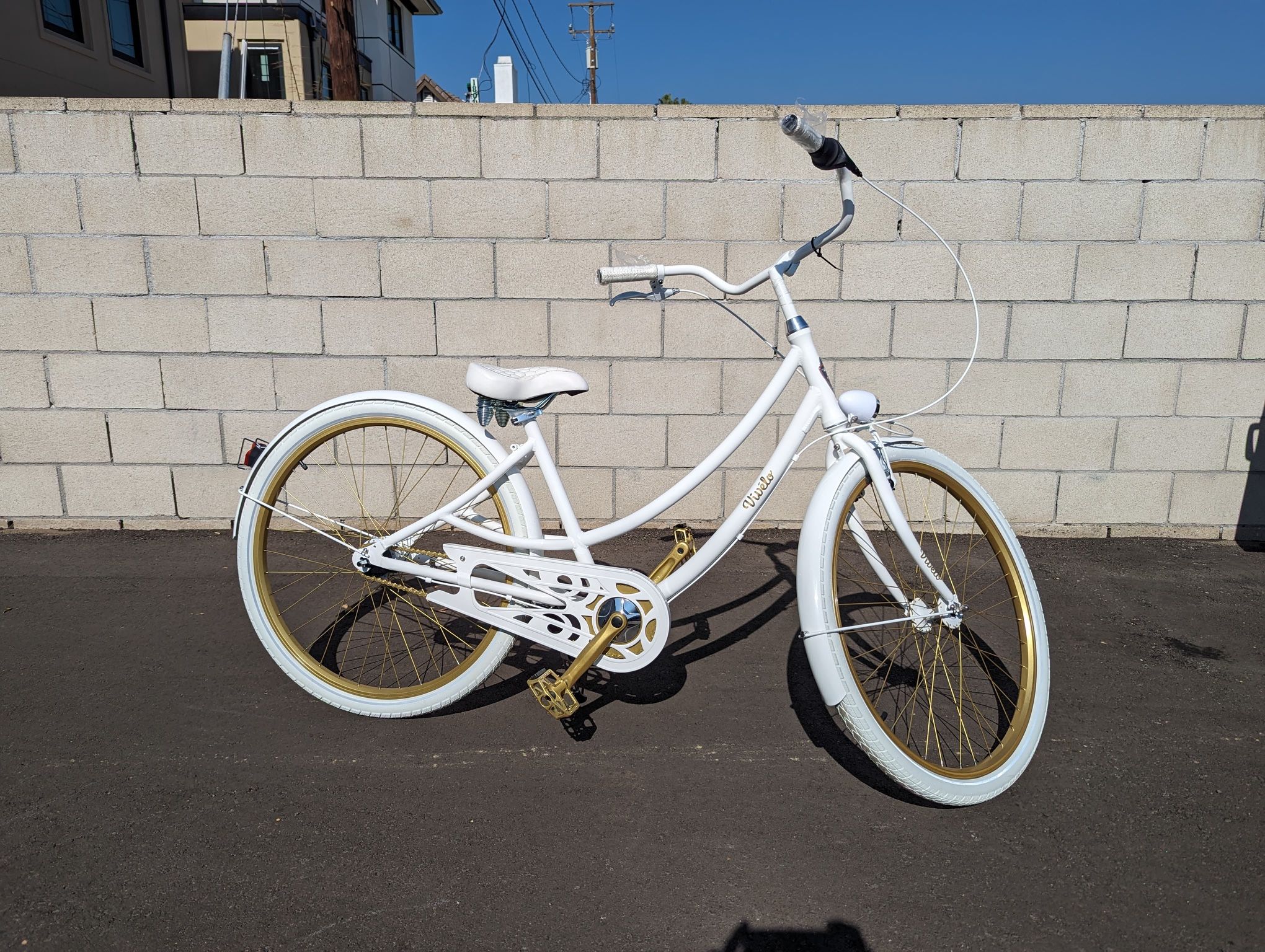 Brand New Vivelo Donatella – Gold/White Women’s Cruiser (Won on TV!)