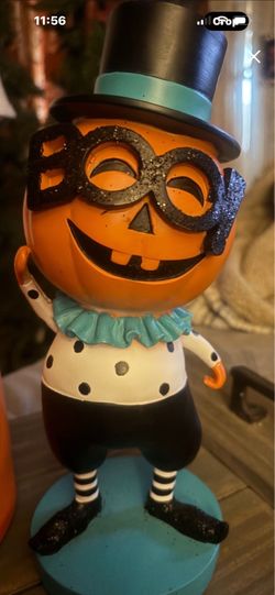 Halloween statue