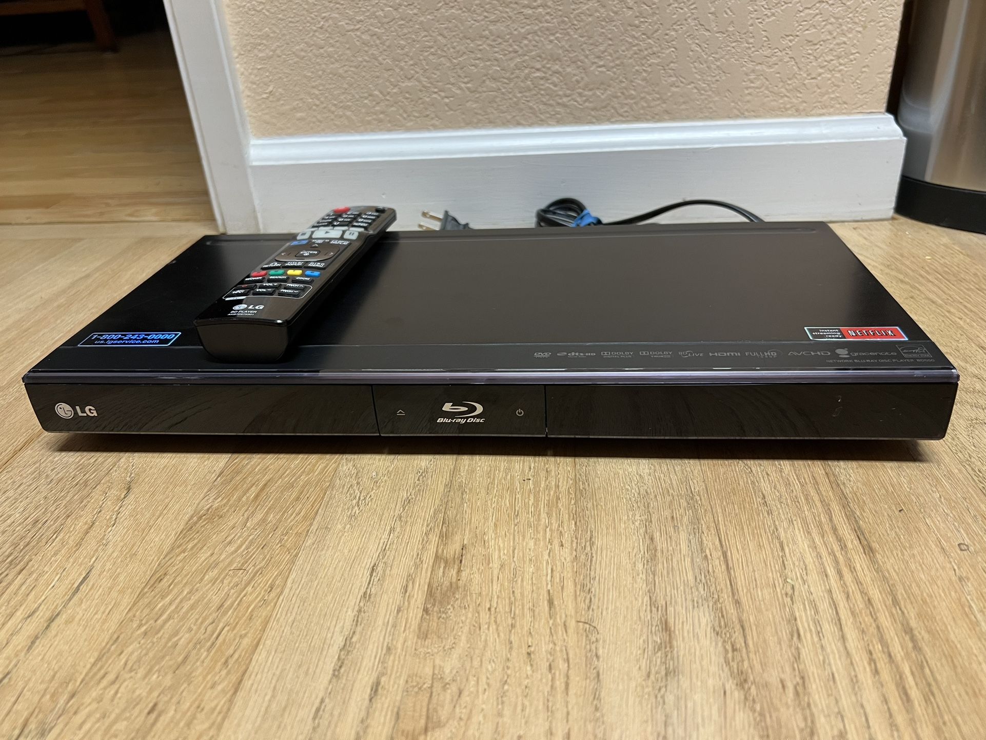 LG Network Blu-ray Disc DVD Player BD550 w/ Remote