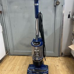 Shark UV700 DuoClean Lift-Away Upright Vacuum