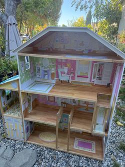 Dollhouse kidcraft wooden dollhouse with inside accessories
