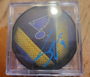 St Louis Blues Steve Ott Signed Hockey Puck with Shabec Certificate of Authenticity #1134