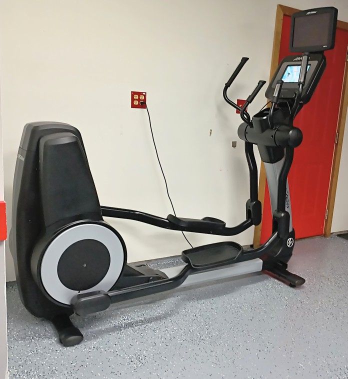 Life Fitness 95xs Elliptical Cross-Trainer