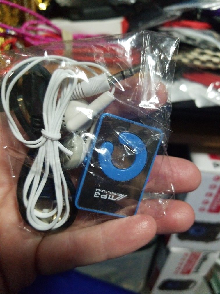 Mp3 Player, Charger And Earbuds New