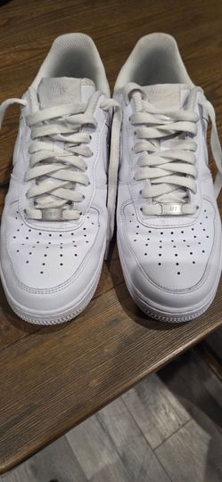 Men white airforces size 8