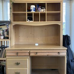 Pine Hutch Desk With Detachable Shelves