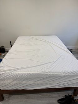 Queen Mattress with Wood Bed Frame