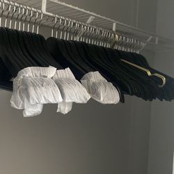 Black wooden hanger set