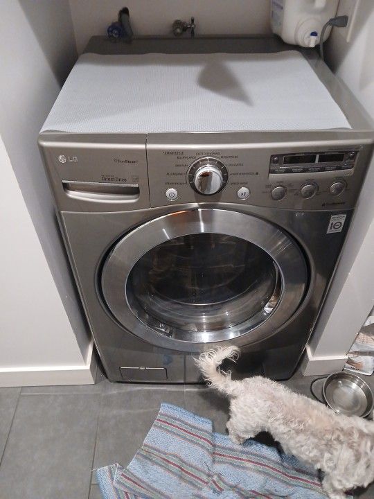 Washer And Dryer Front Load LG  