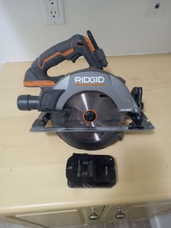 Rigid 7 and 3/4 saw with battery