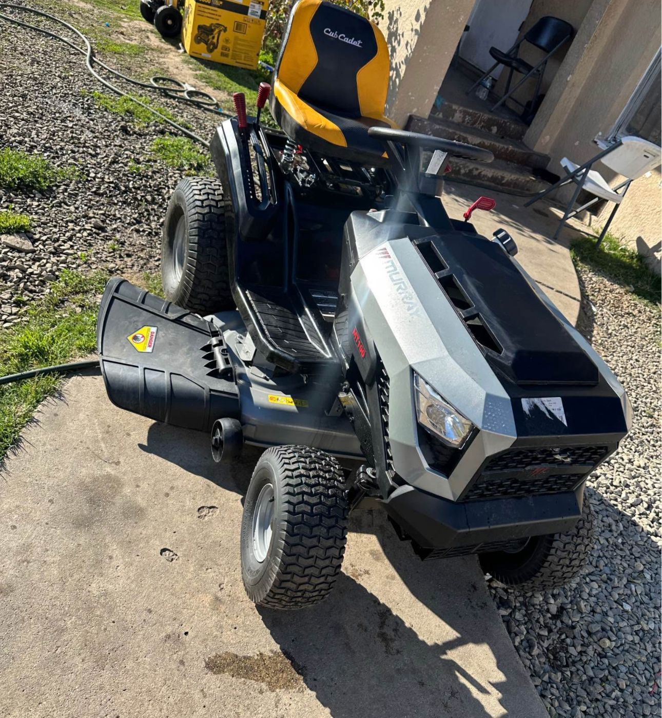 Murray MT100 42 in. 13.5 HP 500cc E1350 Series Briggs and Stratton Engine 6-Speed Manual Gas Riding