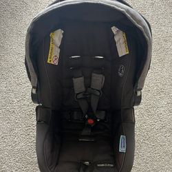 Graco Infant Car seat and base Snugride 35 Lite DXL