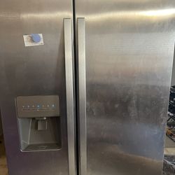 Whirlpool Refrigerator And Freezer.