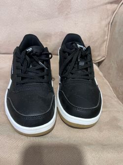 Reebok black and white size 5 1/2
