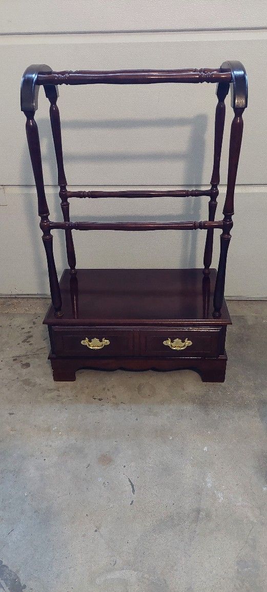 Like New Quilt Rack Cherry Wood