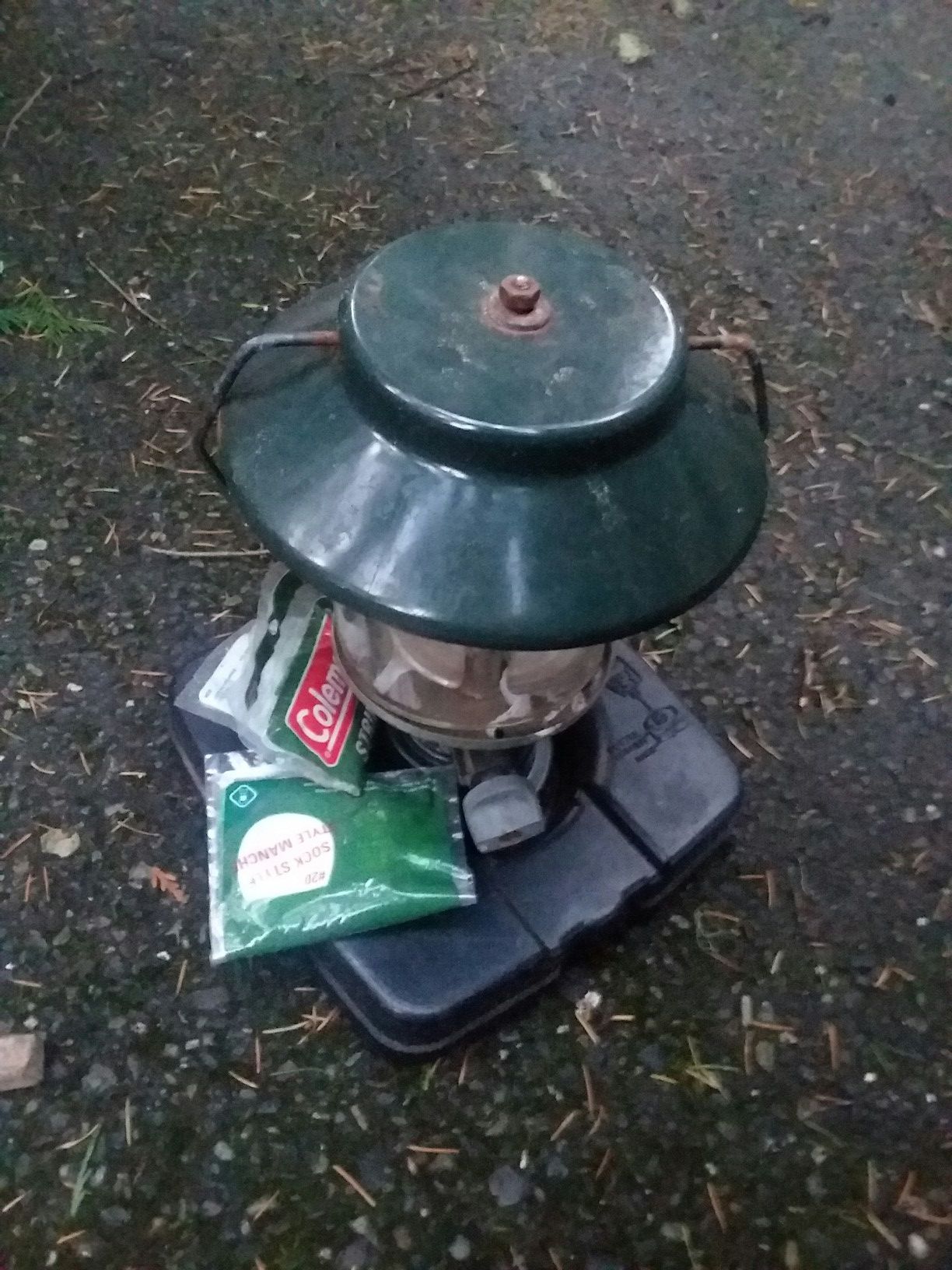 Coleman propane lantern with case and extra mantles