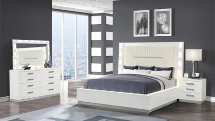 Coco King 4 Pc Bedroom Set in Milky White