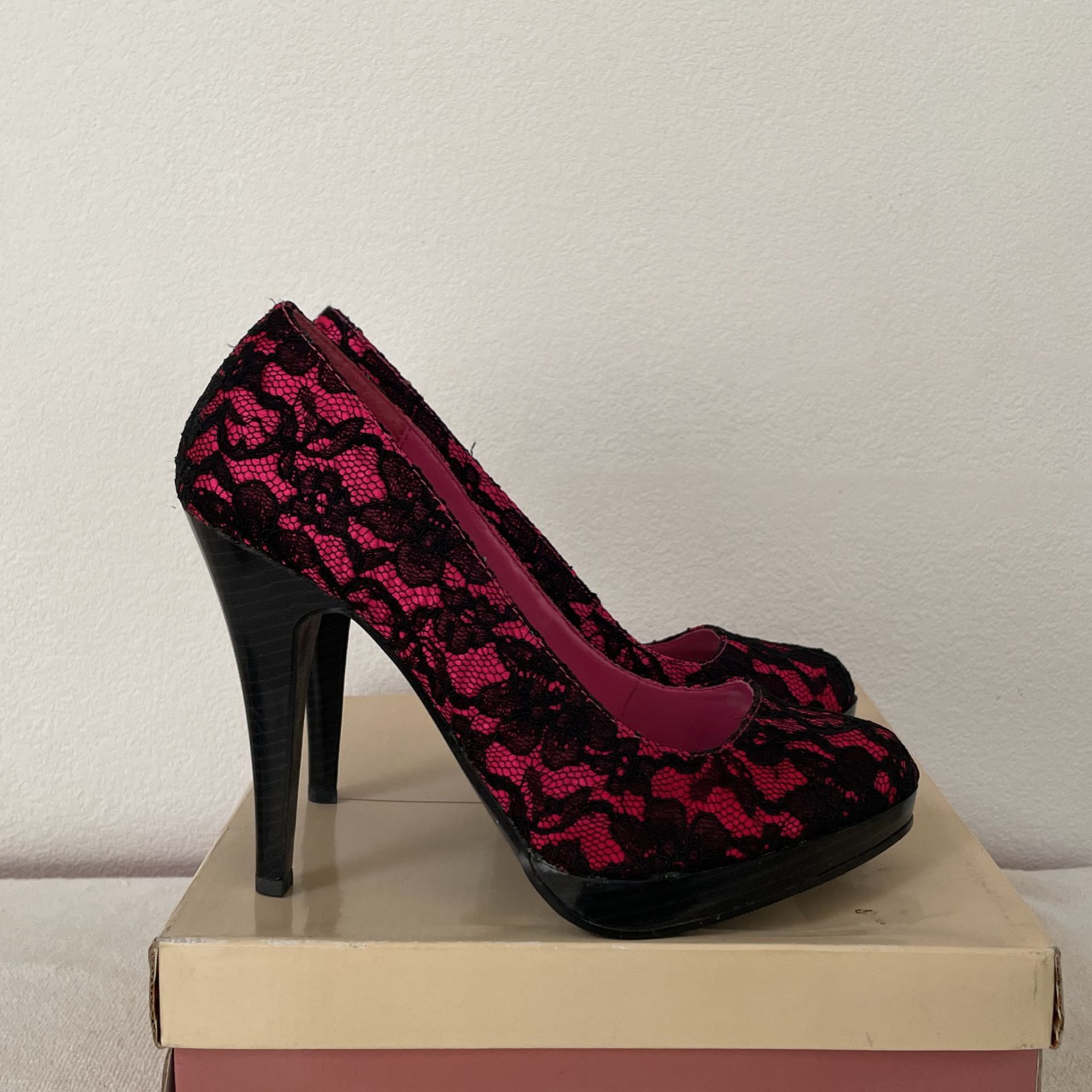 Delicious Hot Pink Fuschia Satin Lace Heels Pumps. Size: 8.5, New w/Box